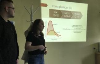 Zajęcia dydaktyczne, studenci III roku dietetyki w Oddziale Wewnętrznym: autor zdjęcia opiekun grupy z ramienia Uczelni