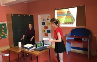 Zajęcia dydaktyczne, studenci III roku dietetyki w Oddziale Dziecięcym: autor zdjęcia opiekun grupy z ramienia Uczelni